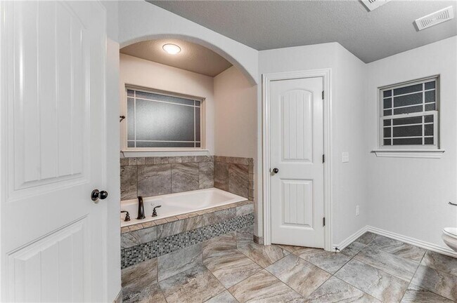 Building Photo - 1904 SW 18th St