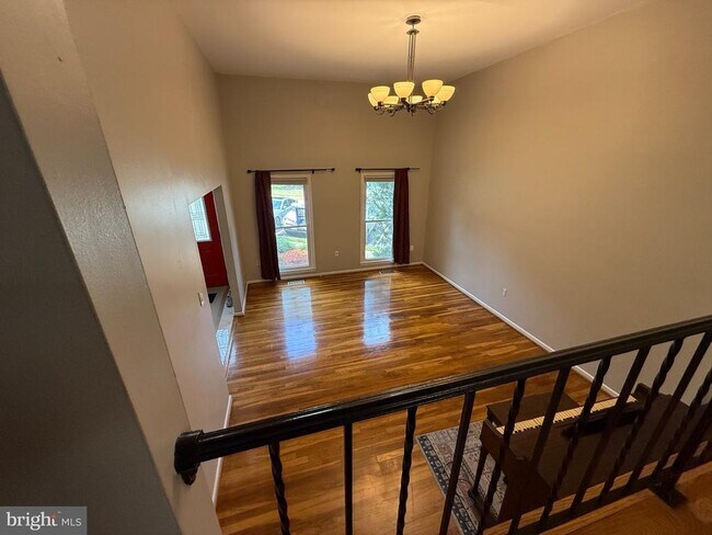 Building Photo - 553 Monet Dr