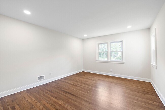 Building Photo - Renovated Ranch in North Wlmington