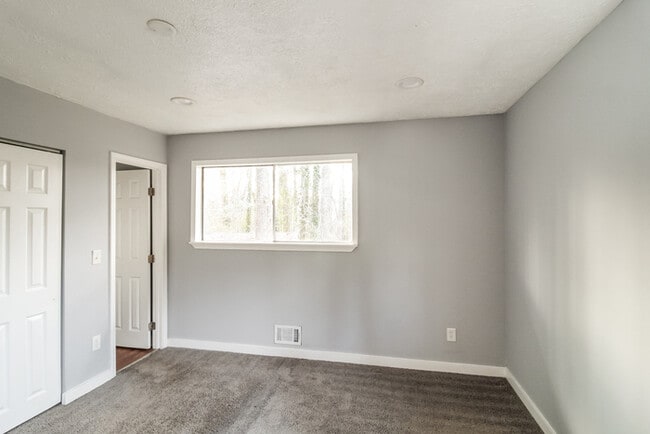 Building Photo - Fantastic 4bd/3ba home! Coming soon!