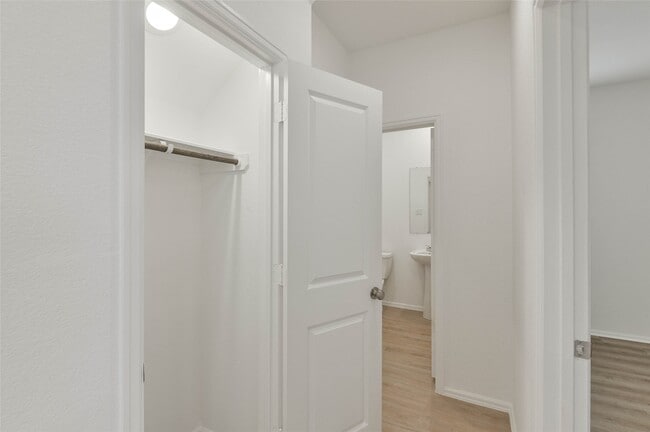 Building Photo - 3015 Wedgewood Cv Wy