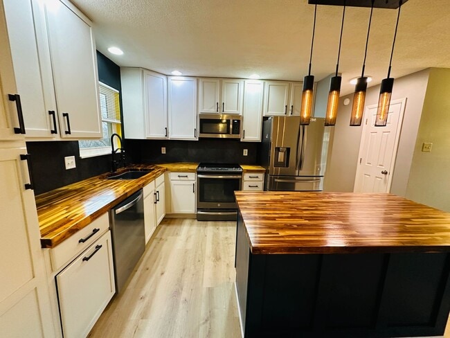 Building Photo - Stunning West Knoxville Transformation | Designer Kitchen & Smart Home Features