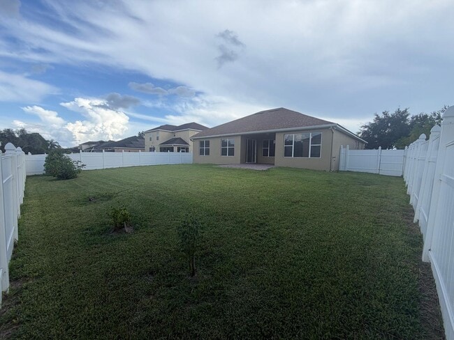 Building Photo - 4576 Barbados Loop