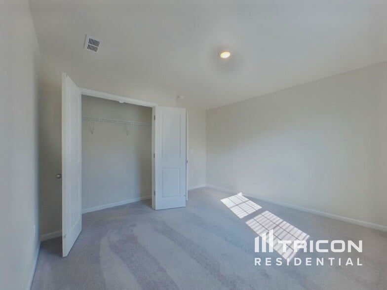 Building Photo - 4058 Rustling Grass Trl