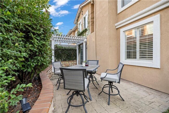 Building Photo - RECENTLY RENOVATED 3 BED, 3 BATH CONDO! $4,500 (OAK CREEK-IRVINE)
