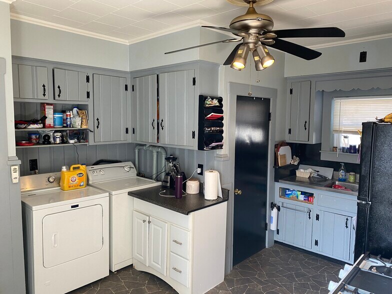 Building Photo - 10 Burtt St