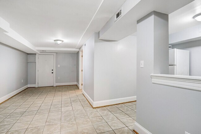Building Photo - 2BR Basement Apartment | Brightwood