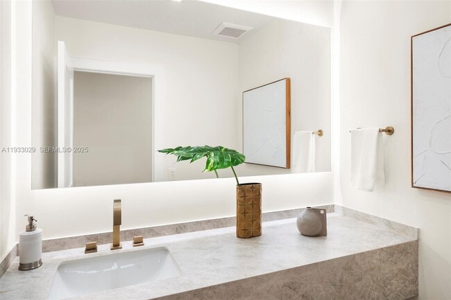 Building Photo - 10945 SW 75th Ct