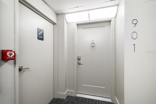 Building Photo - 400 Island Way