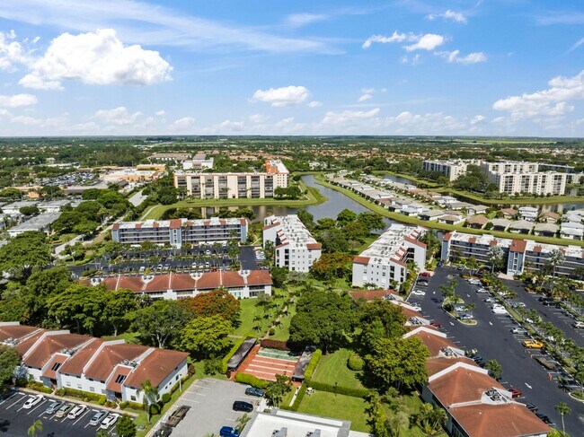 Building Photo - 6650 S Oriole Blvd