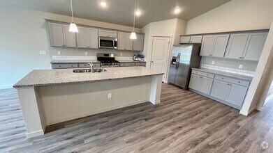 Building Photo - $2,199.00 / Large 4 bed 2 bath / 3 car gar...