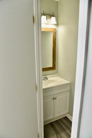 Building Photo - 6731 Sandpiper Ct