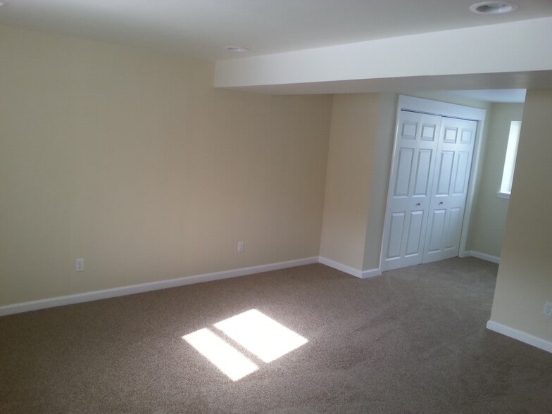 1st floor Master Bedroom toward front - 224 S Sage Cir