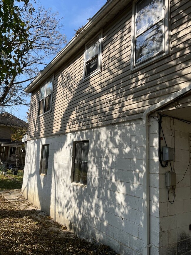 Building Photo - 4-Bedroom, 1-Bath Single Family Home