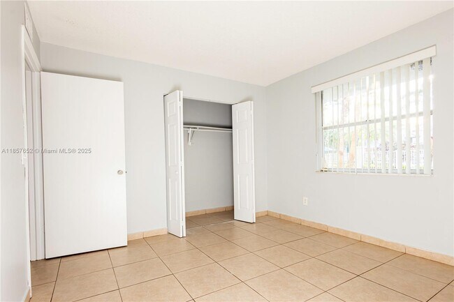 Building Photo - 4600 SW 67th Ave