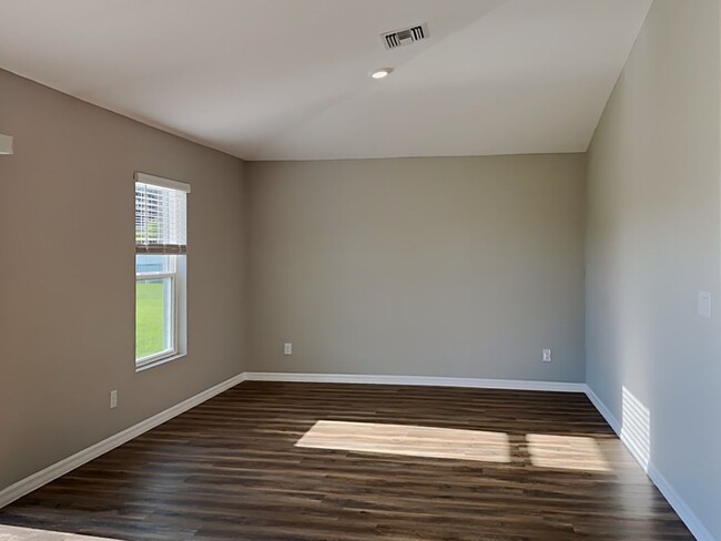 Building Photo - 515 SW 21St Ln