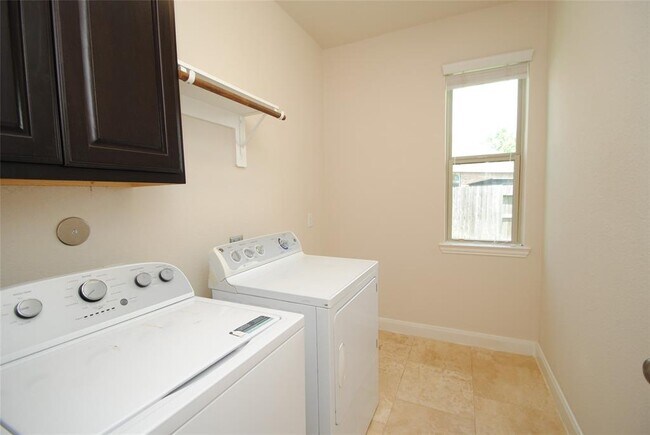 Building Photo - 4803 Basil Clear Trail