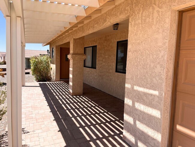 Building Photo - Lake views, lake views, lake views! Longte...