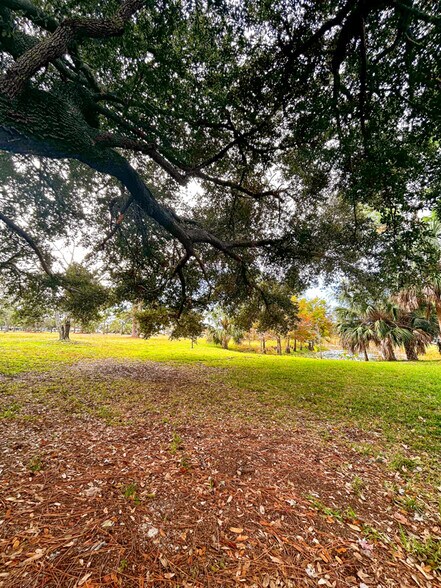 Building Photo - 4791 Palmetto Terrace