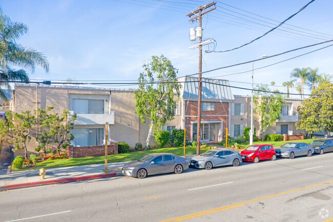 Primary Photo - Tarzana West Apartments