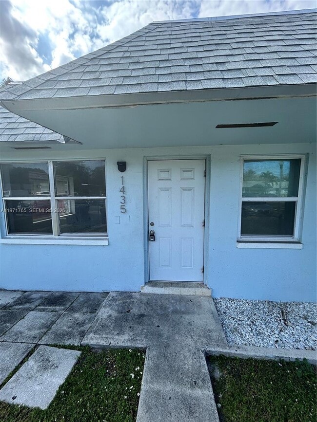 Building Photo - 1435 NW 8th Ave