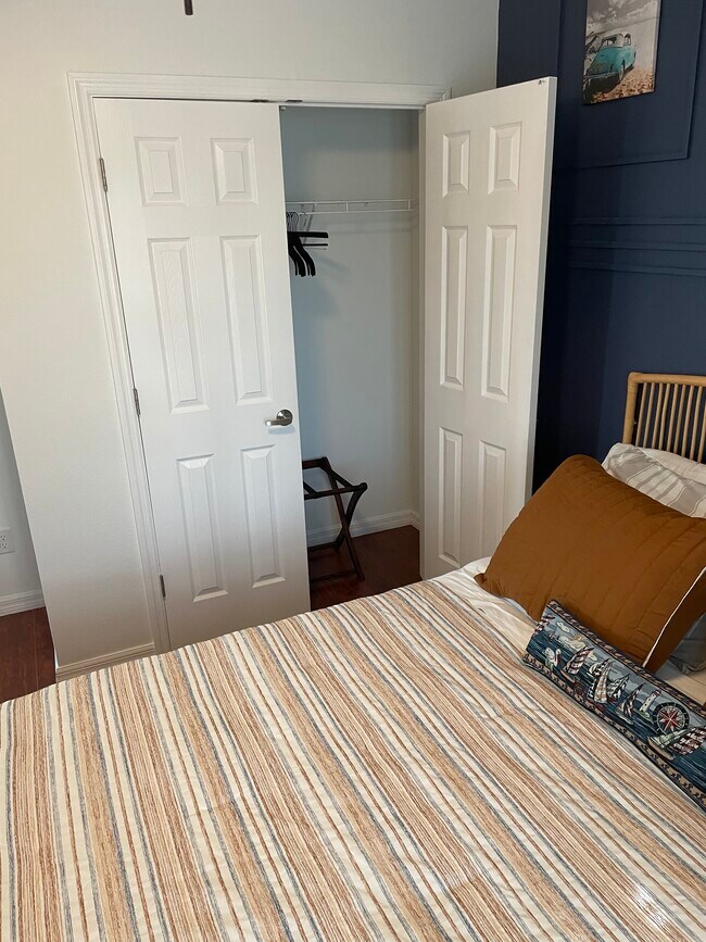 Building Photo - 118 N Fredrica Ave