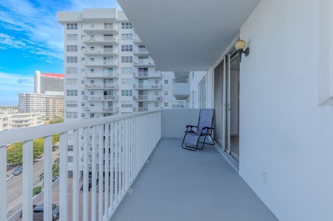 Building Photo - 137 Golden Isles Dr