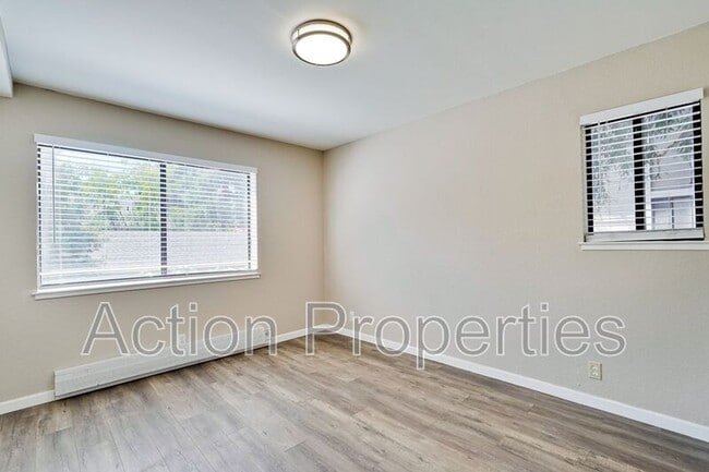 Building Photo - 297 Stonegate Cir