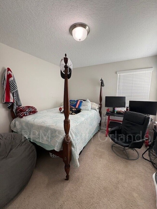 Building Photo - Spacious 5-Bedroom Pool Home for Rent in H...