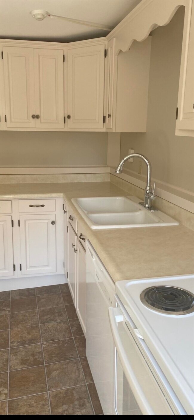 Building Photo - 36 Western Ave