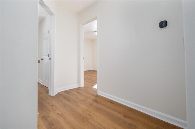 Building Photo - 2215 Gordon Cir