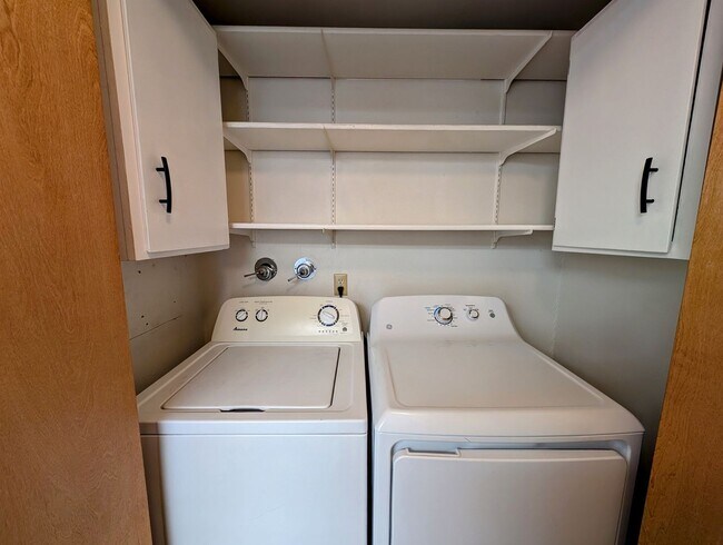 Building Photo - 3-Bedroom Home w/ 2-Car Garage & Fenced-In Backyard