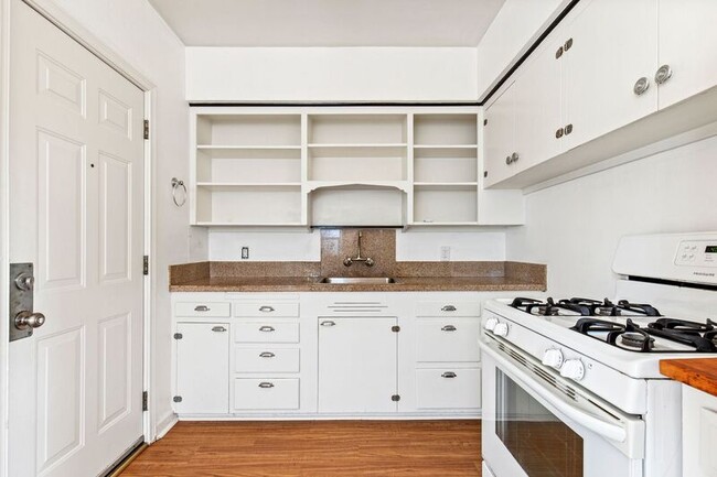 Building Photo - 931 NE Alberta St