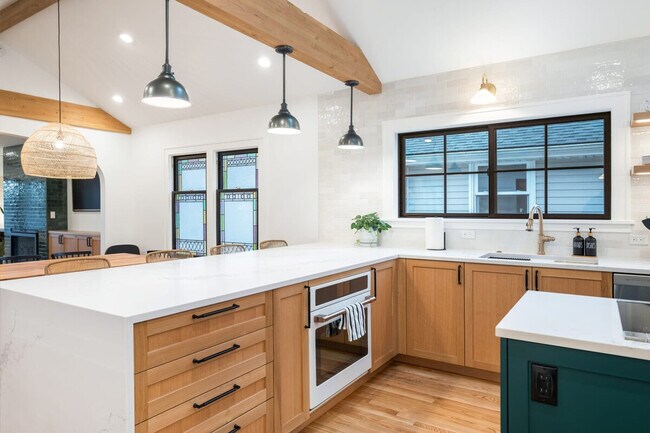 Building Photo - 2453 4th Ave W