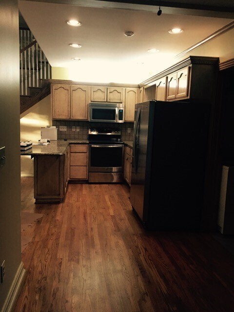 Looking thru to Kitchen - 1431 S Elwood Ave
