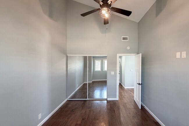 Building Photo - 4950 Nautilus St