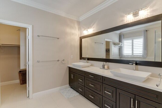 Building Photo - Fully Furnished Single-Story Gem in Gated Northwest Community!