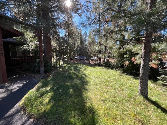 Building Photo - Splendid 3-bdr/2.5 bath home in the beautiful Buck Run Community in Sisters, OR!