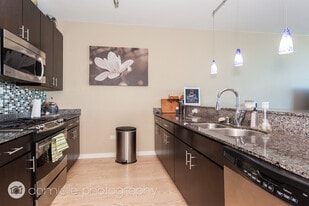 Building Photo - 757 N Orleans St