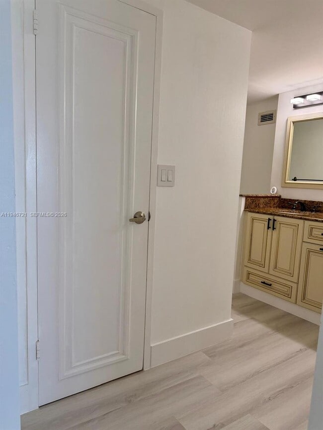 Building Photo - 3725 S Ocean Dr