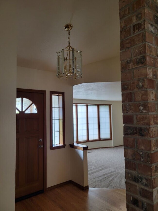 Building Photo - Gold Creek Community