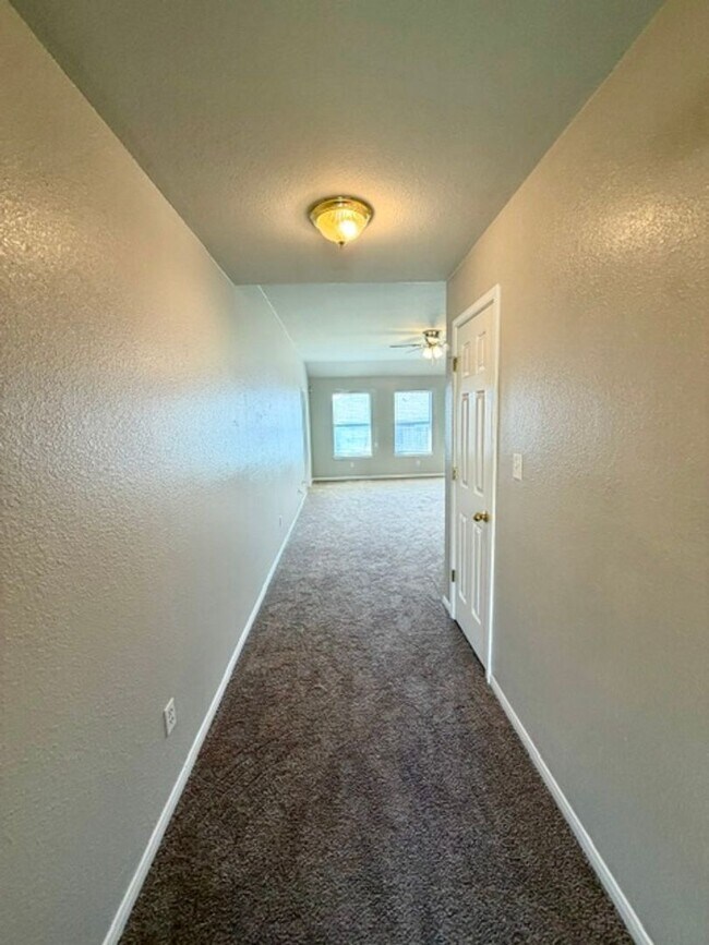 Building Photo - Spacious 3 BR / 2 BA Rental Home with 2-Car Garage & Fenced Backyard in Robinson, Waco, TX