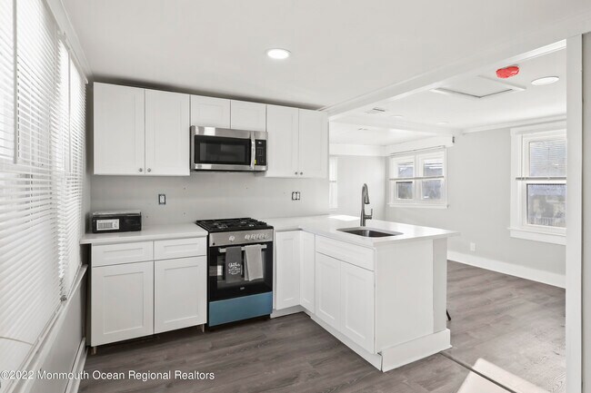 Building Photo - 324 McCabe Ave