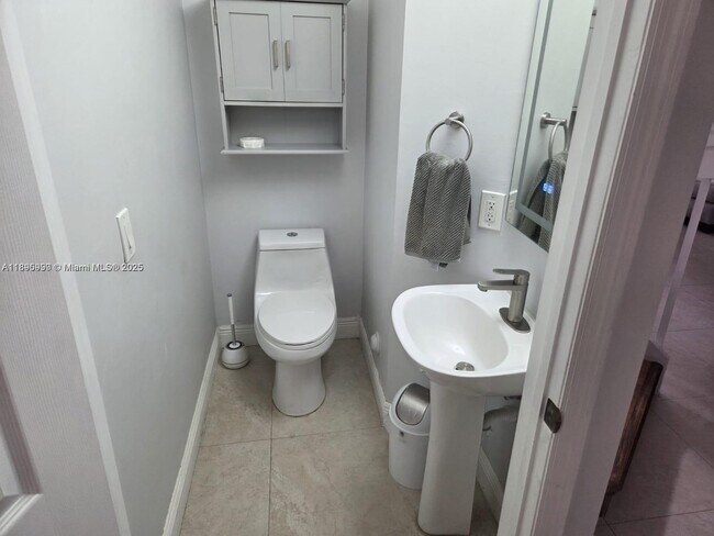 Building Photo - 9982 SW 162nd Ct