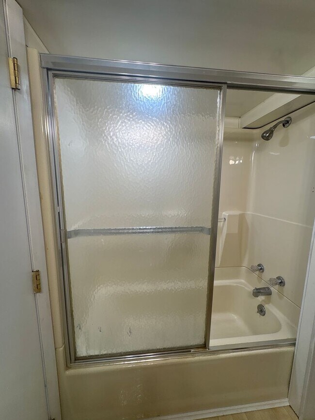 Building Photo - 1 Bedroom 1 Bath 2 Story Cottage-Suburban SD