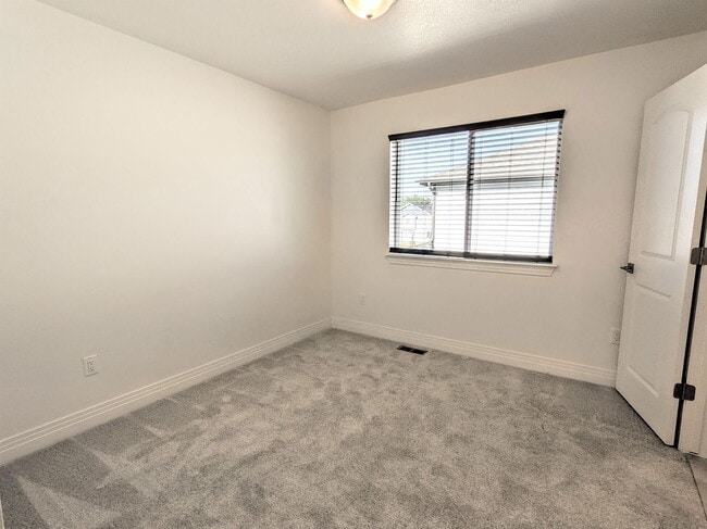 Building Photo - 1157 Bon Homme Richard Dr