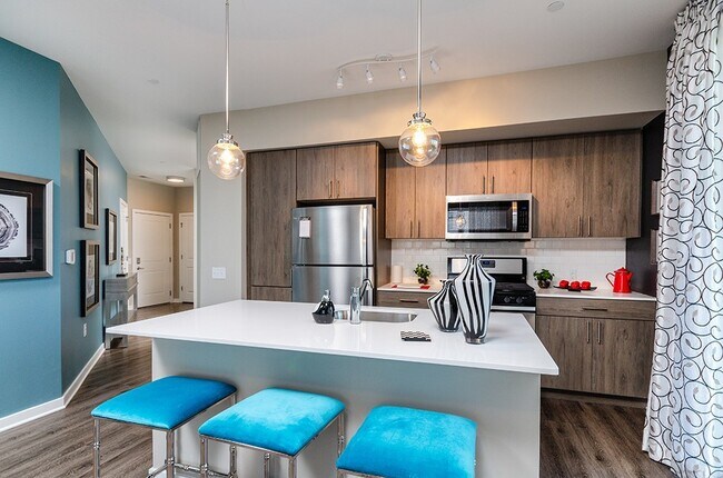 Primary Photo - Two Bedroom Brand-new Luxury Apartment (Wa...