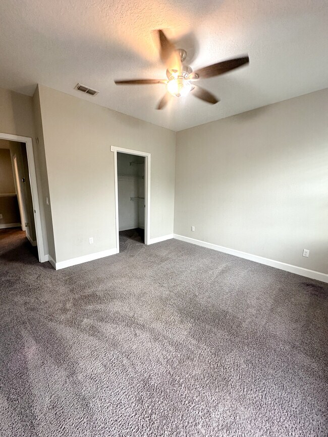 Building Photo - Longwood Townhouse