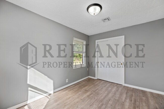 Building Photo - 2231 S Hiram St