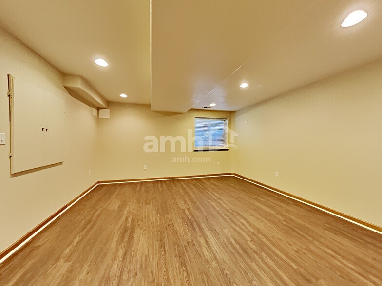 Building Photo - 13373 Mariposa Ct